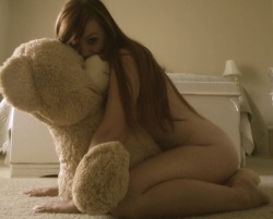zakuroo:  Cute girl needs her teddybear