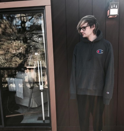 mikeysource:michaelclifford: haven’t had reception in about 3 days cause we were out in the woods ce
