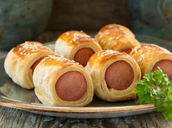 eonline:  Who’s hungry?! The best and worst Super Bowl food: RANKED! 