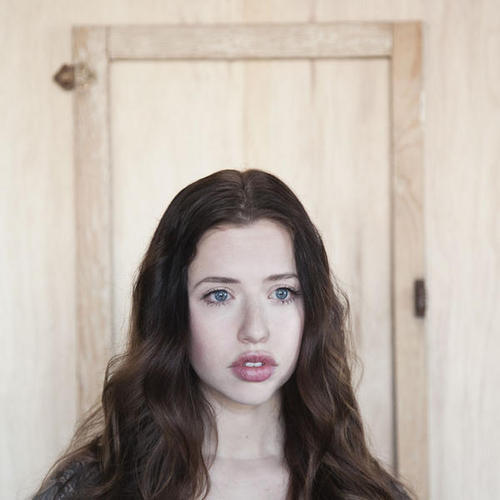 deadbysharkattack:  I know, I know… this girl has a body to die for…but I need