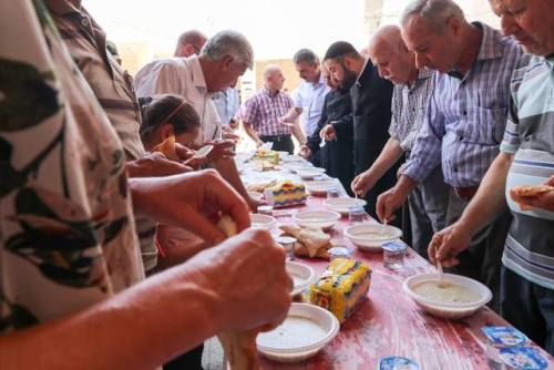 Do you ever have a meal with your church after service?These families are having a meal in Bashiqa, 