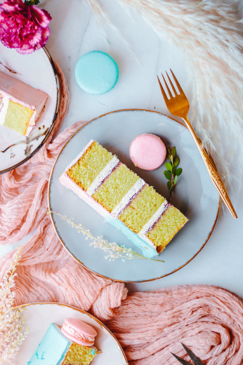 sweetoothgirl:PISTACHIO CAKE WITH RASPBERRY FILLING AND VANILLA BEAN BUTTERCREAM