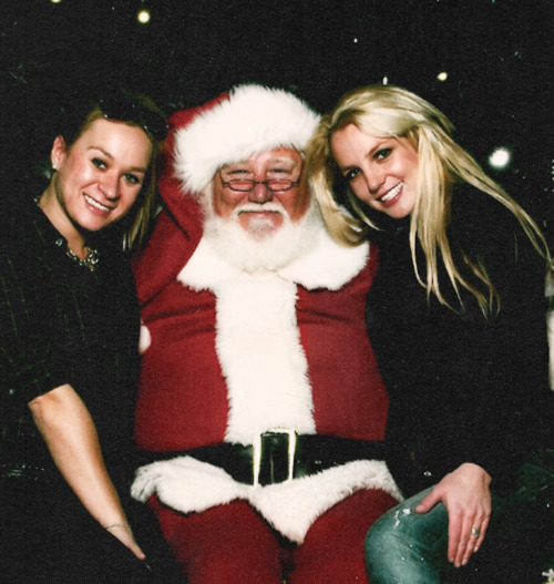 heybritney:I want to wish everyone a Merry Christmas! ♥