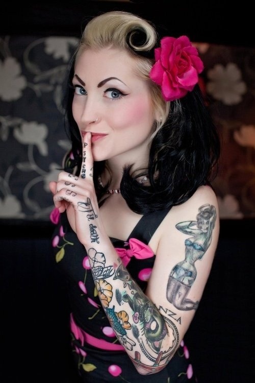 alternative-pinup:  Alternative Pinup girlPinup girl Twitter