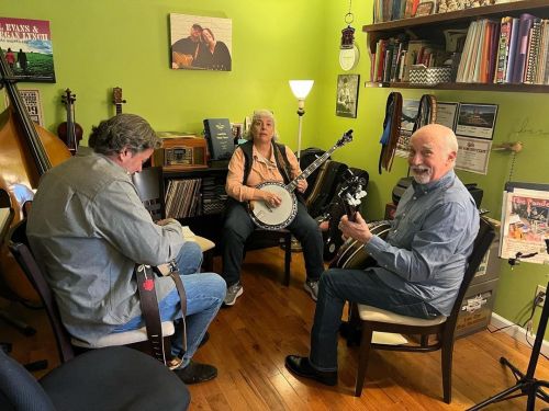 <p>Scenes from Friday…</p>

<p>#nashvillebeginnerjamcamp #bluegrasscamp #bluegrass #fullyvaccinatedcamp #fiddle #banjo #mandolin (at Fiddlestar Camps)<br/>
<a href="https://www.instagram.com/p/CZWAKMUM1sL/?utm_medium=tumblr">https://www.instagram.com/p/CZWAKMUM1sL/?utm_medium=tumblr</a></p>