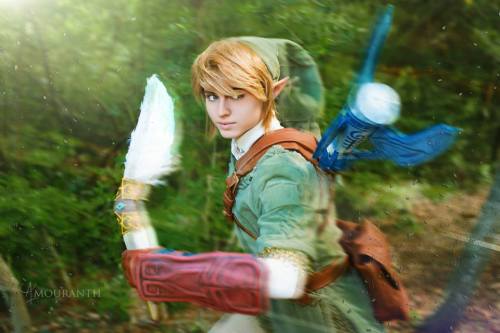 kamikame-cosplay:  Epic Link cosplay from Legend of Zelda by Amouranth. Photos by Michael Shum.