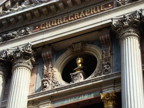 Busts of Rossini and Beethoven.