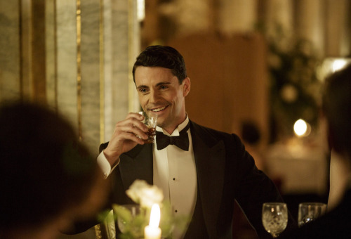 ladybelle319:  Let’s admire Matthew Goode smile. What a lovely lovely smile he has.