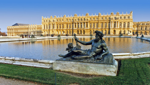 The Filth and Squalor of Versailles,The home of famous French kings such as Louis XIV and Louis XVI 