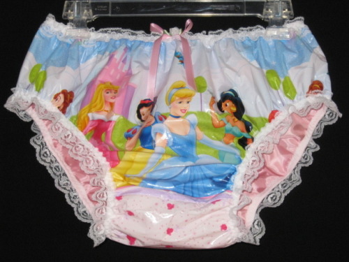 wittlesissybaby:I just wish they didn’t have to go over EVERY pair of diapers she makes me wear…