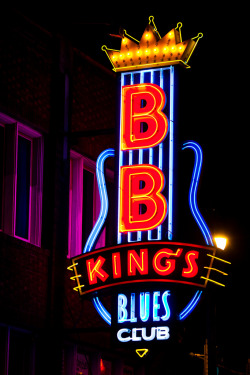 dentist04:   	BB King’s Blues Club by Thomas Hawk    	Via Flickr: 	BB King Blues Club memphis.bbkingclubs.com 143 Beale Street Memphis, TN 