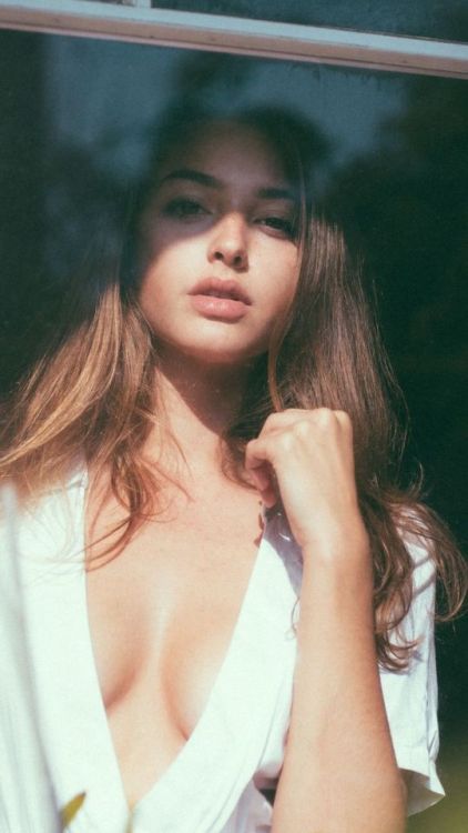 Celine Farach, hot, celebrity, 2018, 720x1280 wallpaper @wallpapersmug : ift.tt/2FI4itB - ht