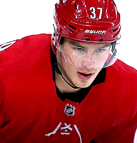 Andrei Svechnikov comments on his readiness to play on Hurricanes' opening  night