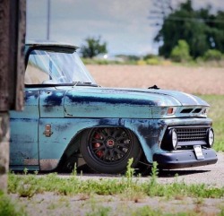 hotrodzandpinups:  Stance