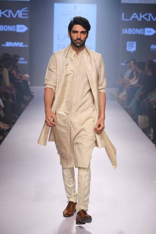 death-by-dior:global-fashions:  Raghavendra Rathore - Lakme Fashion Week 2015  X