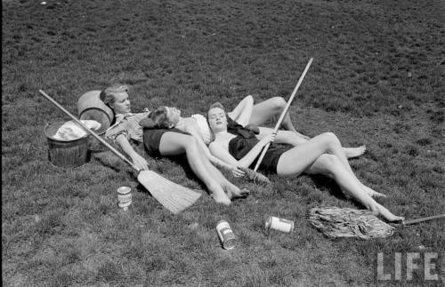 Break from cleaning up Boston Common(Yale Joel. 1950)