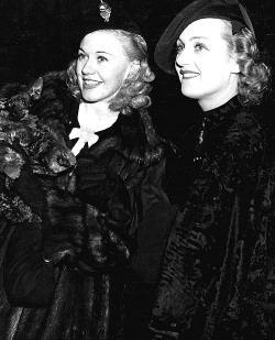 gregorypecks:  Ginger Rogers and Carole Lombard.