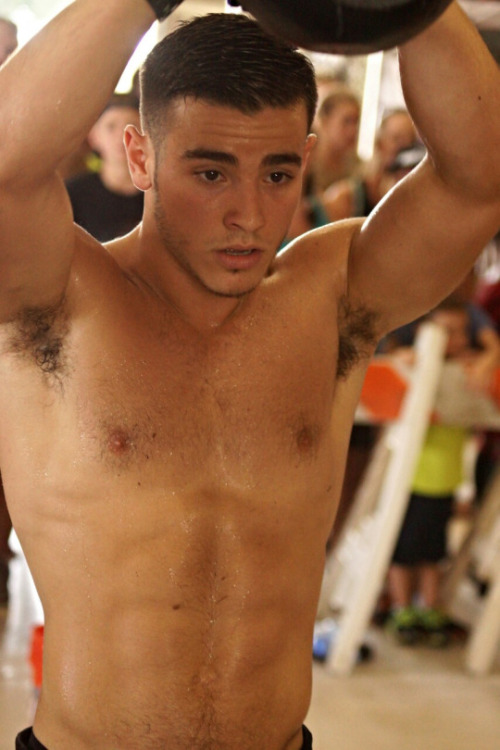 the taste of fresh sweat and the masculine smell of an athletic guys hot sweaty body makes me shoot 