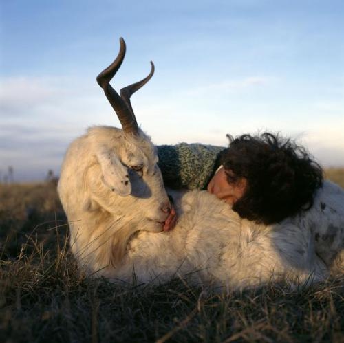 biscodeja-vu:Belinda and Rosita, Buenos Aires, Argentina. 1998. Alessandra Sanguinetti.