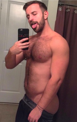 cuddlyuk-gay:    I generally reblog pics