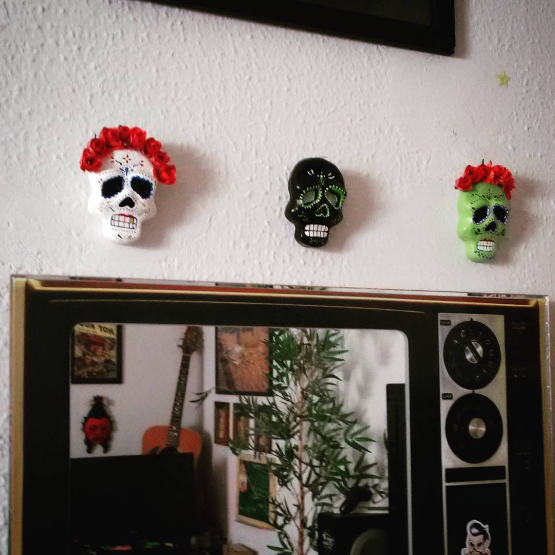 Mini Skulls Vudu! #vuduloja #mexicanskull #sugarskull #mexico #fridakahlo #calavera (em visite www.vuduloja.com)