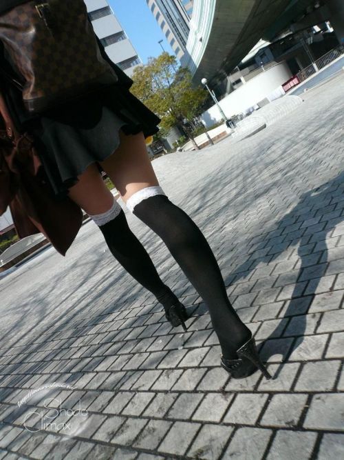 【三次】ニーソを履いた女の子のむらむらしてくる太もも画像 【3次元】三次エロ画像