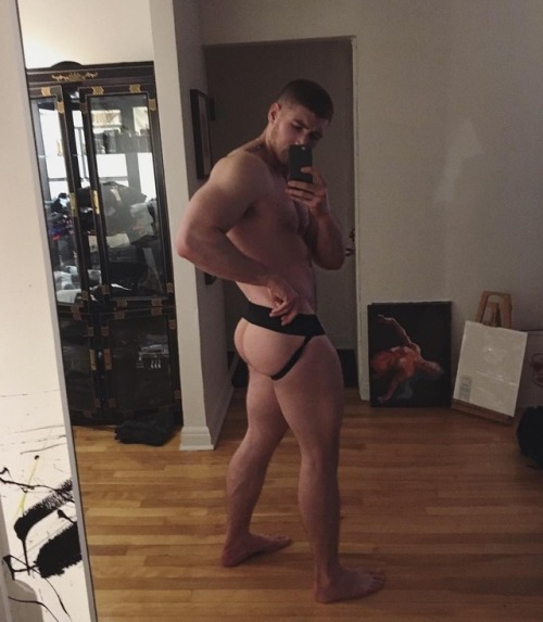 Sex fratbromofuck:  Anytime bro. Anytime pictures