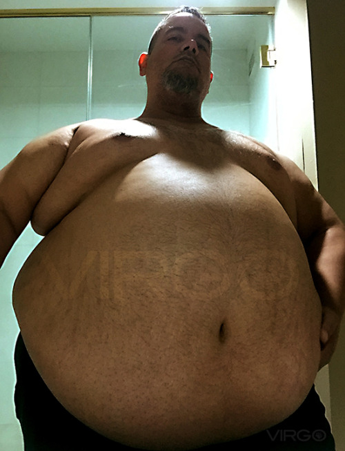 chitownvman: Tummy Tuesday. Keeping it big, round and sexy