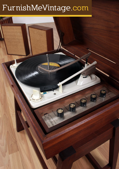 midcenturymodernfreak:  Reader’s Digest “Cyclophonic” Record Player Stereo 