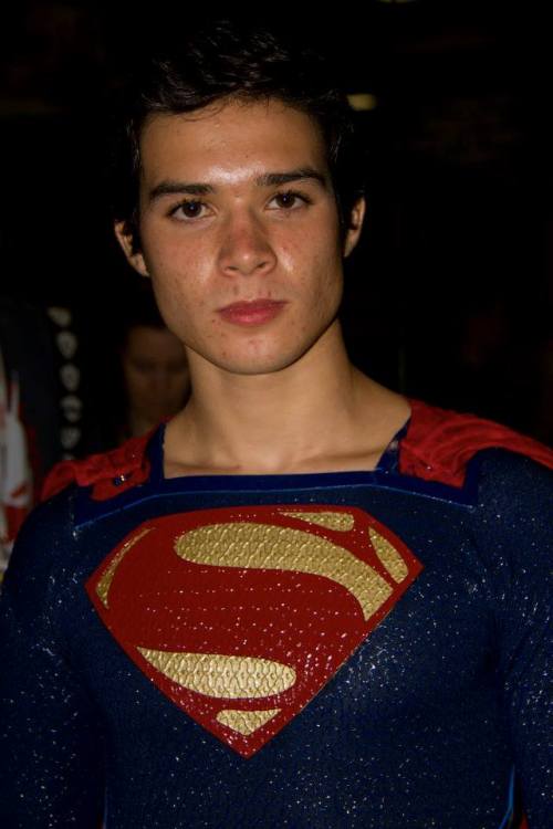 totallygaytotallycool:Another amazingly cute Superman.