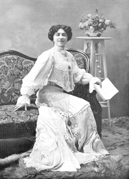 Modéle de Louise Roche, 1904