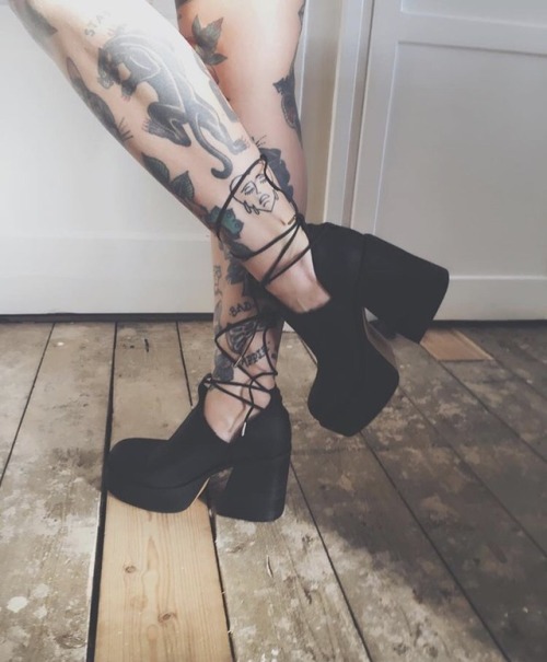 torileighhall:Instagram: mellunz Follow and reblog if you like tattoos :):):)