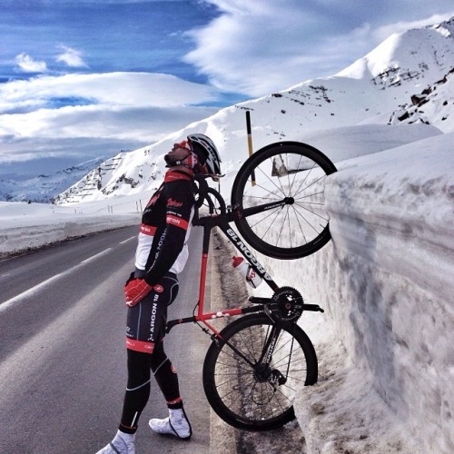 castellicycling:  @alaincovi taking a breather @steiner_argon18