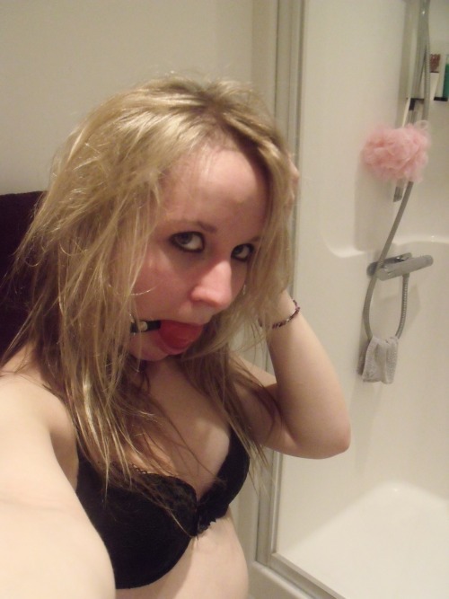 fetishselfies:  Submit your own fetish selfshot: http://fetishselfies.tumblr.com/