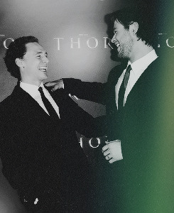 hiddlesworthing:  Favorite Hiddlesworth pictures ⇛  asked by Anonymous 