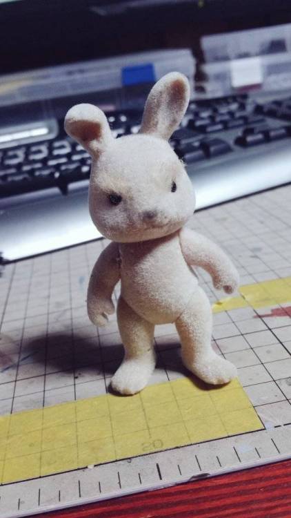 dollsahoy:theinturnetexplorer:Dude turns little bunny toy into a battle hardened warrior.…cli