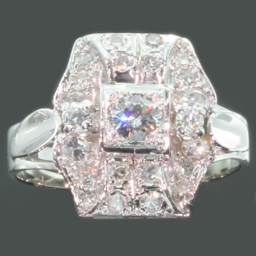 Charming white gold ring with diamonds from the fifties