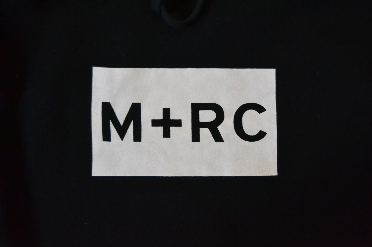 M+RC Noir Hodie Details - PlentyGlitz Photographie