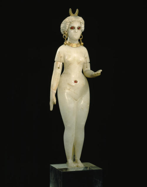 jeannepompadour:Babylonian Alabaster Statue of the goddess Ishtar, 350 B.C.