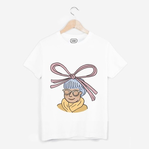 instagram:  Winking at the Fashion World with @tiffanycooper_  For more of Tiffany’s black-felt-pen drawings featuring fashion personalities from Suzy Menkes to Tavi Gevinson, follow @tiffanycooper_ on Instagram.  Paris Instagrammer and illustrator