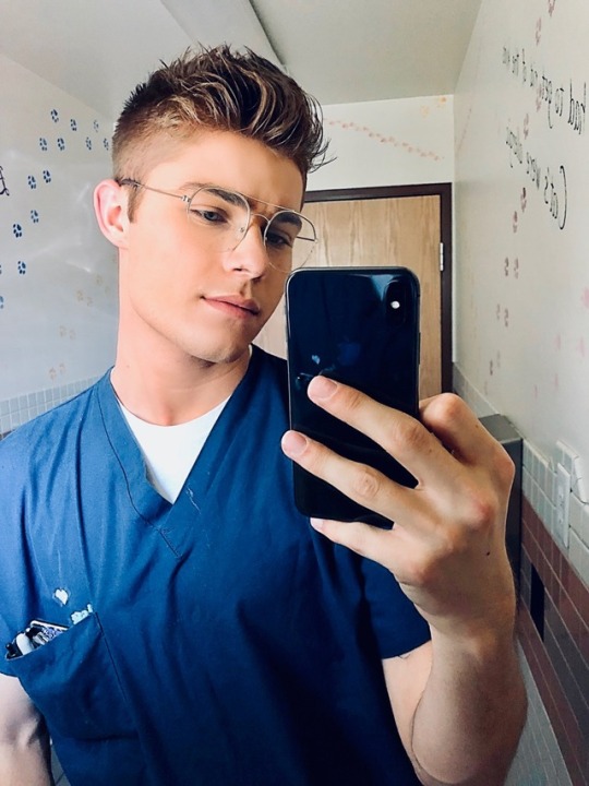 mattandjones:  gay vet tries glasses, still adult photos