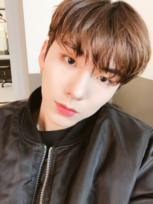 fymonsta-x:@OfficialMonstaX: [#기현] 부드러웠다 날카로웠다 몬베베 원하는대로[#KIHYUN] It was soft it was sharp the way M