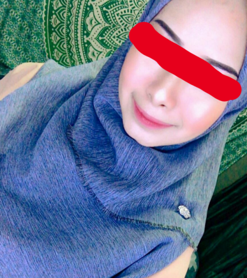 seleranusantara2:Trade? Codename: AEONMALLKoleksi kecil je. 2 gambar topless, satu bertempurung susu