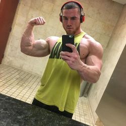 jeromeroundu2:  GREAT bicep SHOT ! LOADED!