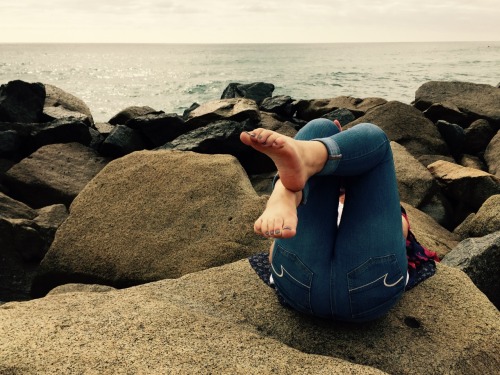 tiny-twinkle-toes:  Did a lovely beach photo shoot today in gorgeous Cali 🌊☀️👣