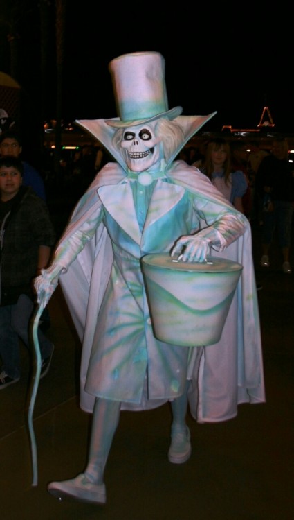 Hatbox Ghost costume for Mickey’s Halloween Party, unknown creator and date. If anyone has any