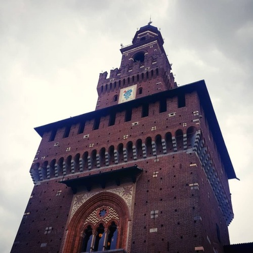 #Milan #castle #cairoli #travel #city #italy #cool #pasquetta2018 #oneday #dream (presso Castello Sf