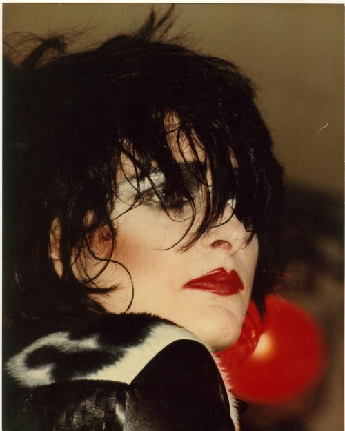 XXX post-punker:  Siouxsie Sioux, 1978  photo