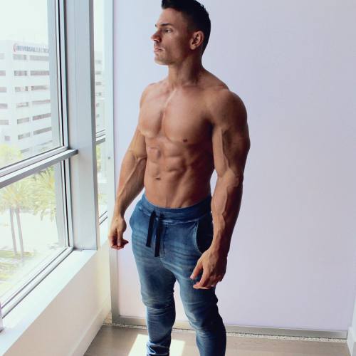 lumbrjax:  Instagram user @brandonmichaelfit http://ift.tt/1JrjlRc