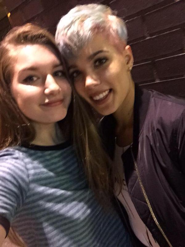 halseysource:  Halsey and a fan outside the venue // September 10, 2015 